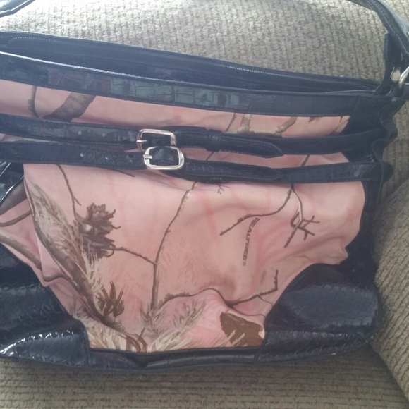 Realtree concealed carry purse - Picture 2 of 3
